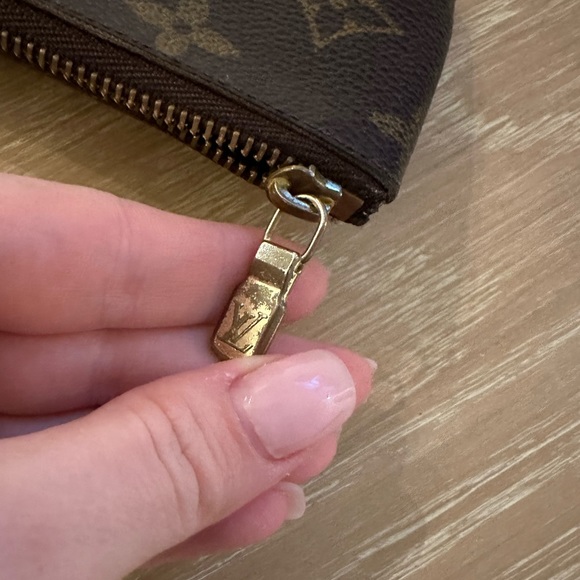 Louis Vuitton Key Pouch - Picture 6 of 9